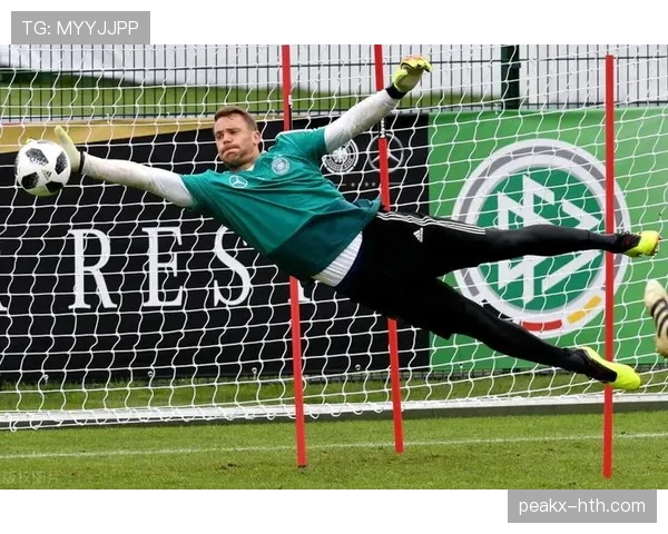 诺伊尔革新门将表现,引领足球赛场守门新时代 诺伊尔革新门将表现,引领足球赛场守门新时代