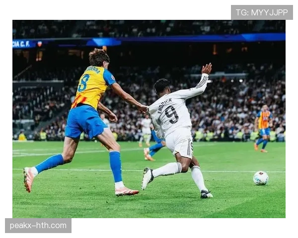 恩德里克 vs 罗克:巴西新一代中锋之争 恩德里克 vs 罗克:巴西新一代中锋之争